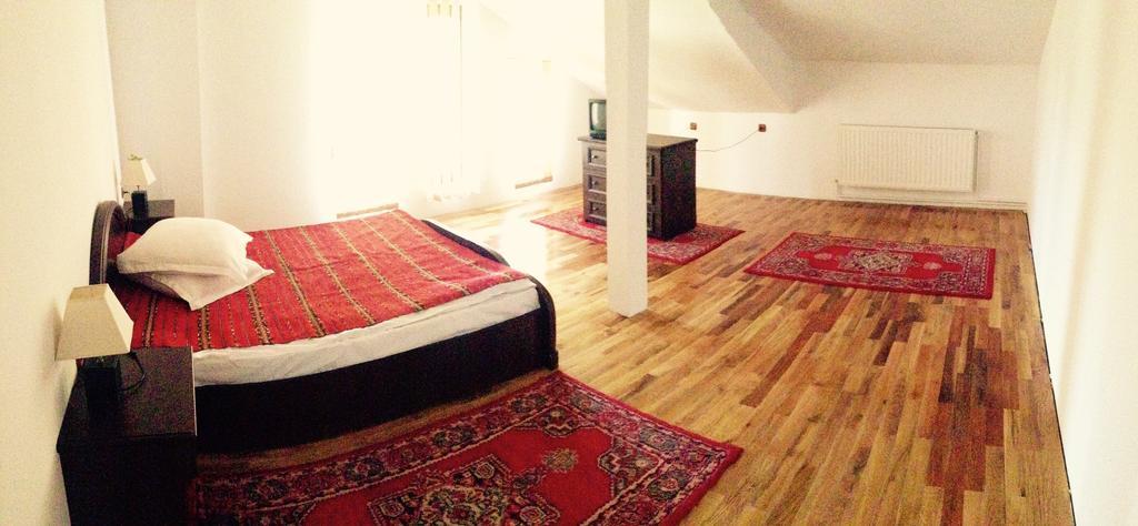 فندق Casa Renti Novaci-Străini الغرفة الصورة