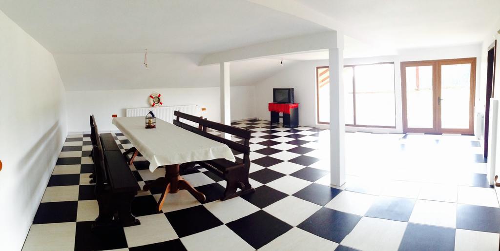 فندق Casa Renti Novaci-Străini المظهر الخارجي الصورة