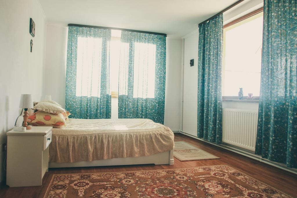 فندق Casa Renti Novaci-Străini المظهر الخارجي الصورة