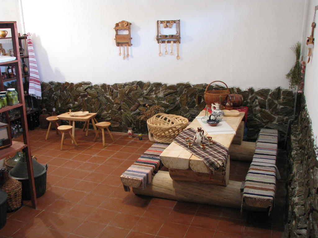 فندق Casa Renti Novaci-Străini المظهر الخارجي الصورة